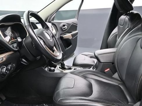 Used 2018 Jeep Cherokee Limited AWD/4WD image 7