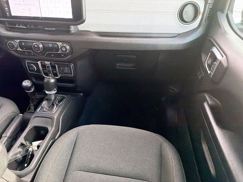 Used 2024 Jeep Wrangler Unlimited Sport AWD/4WD image 17