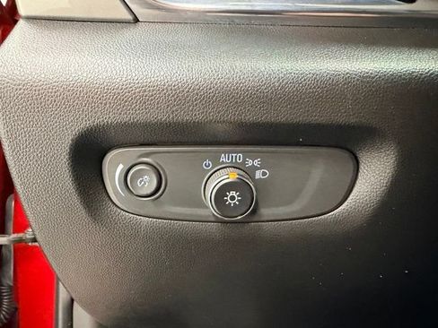 Certified 2023 Chevrolet Traverse LT w/ LT Premium Package FWD image 19