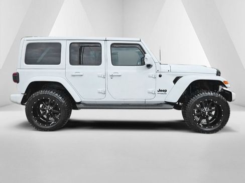 Used 2022 Jeep Wrangler Unlimited Sahara AWD/4WD image 4