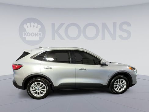 Used 2020 Ford Escape SE image 12