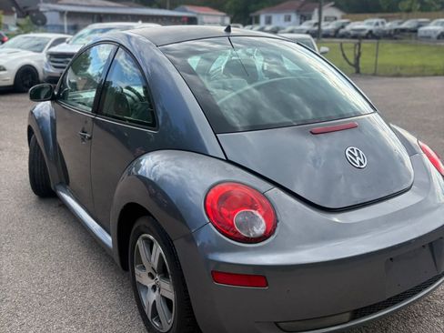 Used 2006 Volkswagen Beetle Coupe w/ Package 1 FWD image 4