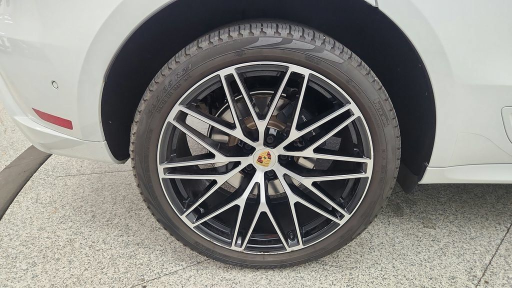Used 2022 Porsche Macan AWD/4WD image 28