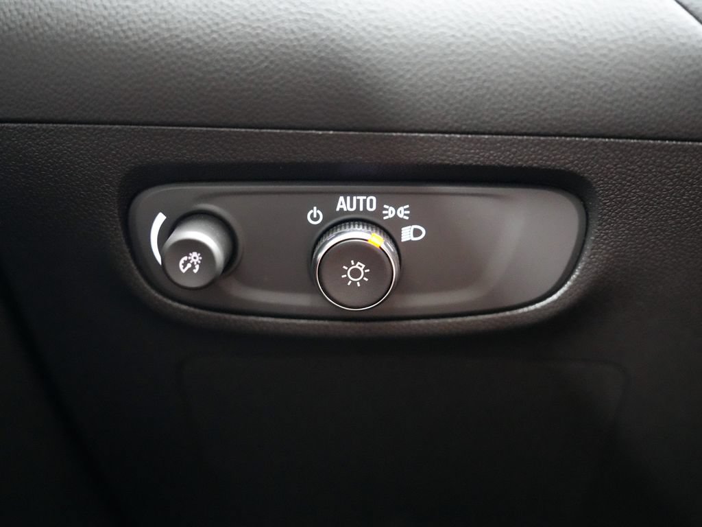 Used 2025 Buick Encore GX Sport Touring w/ Advanced Technology Package AWD/4WD image 22