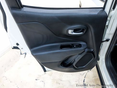 Used 2019 Jeep Renegade Trailhawk w/ Cold Weather Group II AWD/4WD image 26