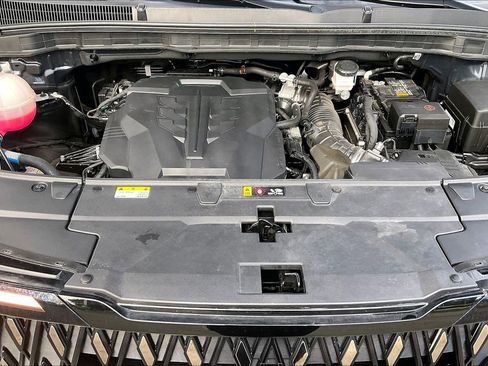 Used 2025 Kia Carnival FWD image 9