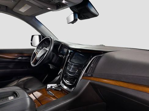 Used 2017 Cadillac Escalade Luxury AWD/4WD image 33