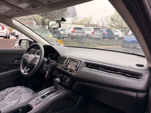 Used 2021 Honda HR-V LX image 3