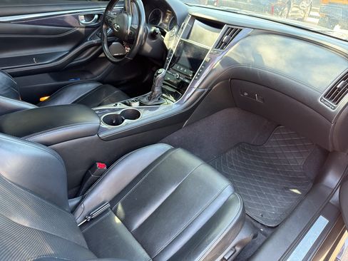 Used 2017 INFINITI Q60 Red Sport 400 RWD image 6