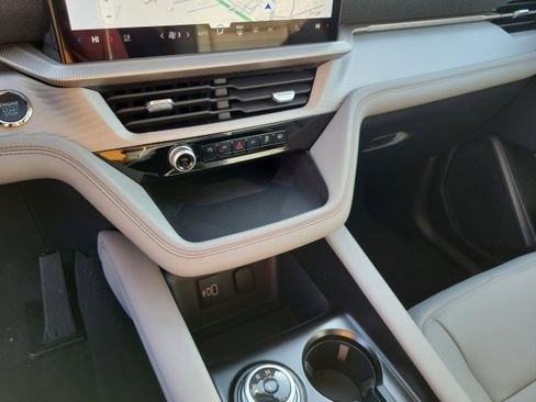 New 2026 Ford Explorer Active w/ Active Comfort Package image 32