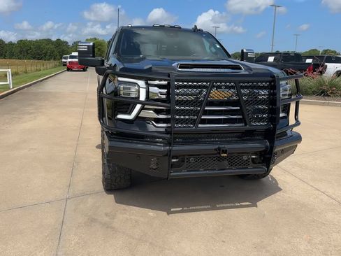 Used 2024 Chevrolet Silverado 3500 High Country w/ High Country Premium Package AWD/4WD image 2