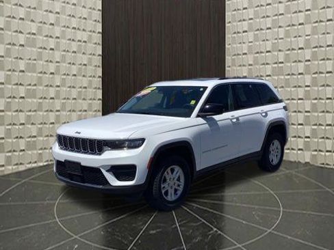Certified 2023 Jeep Grand Cherokee Laredo AWD/4WD image 10