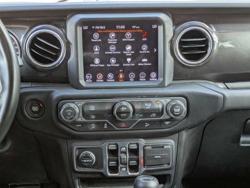 Used 2019 Jeep Wrangler Unlimited Sahara AWD/4WD image 5