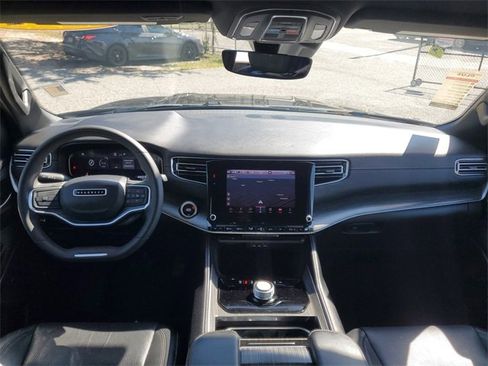 Used 2024 Jeep Wagoneer L Series II image 25