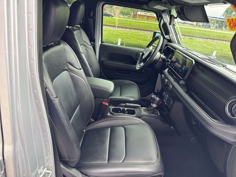 Used 2024 Jeep Wrangler Unlimited Sahara AWD/4WD image 35