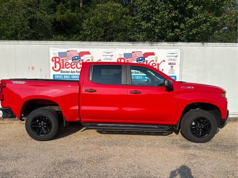 Used 2019 Chevrolet Silverado 1500 Custom Trail Boss w/ Custom Convenience Package AWD/4WD image 2