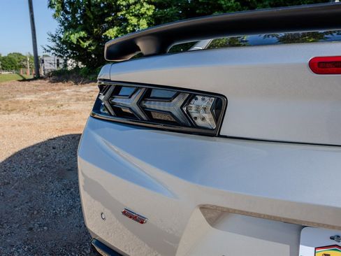 Used 2017 Chevrolet Camaro SS RWD image 10