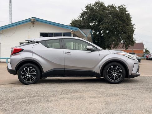 Used 2020 Toyota C-HR LE image 2