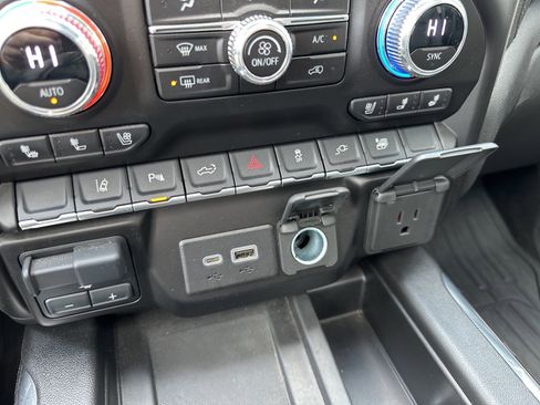 Used 2023 GMC Sierra 2500 SLT w/ SLT Premium Package image 26