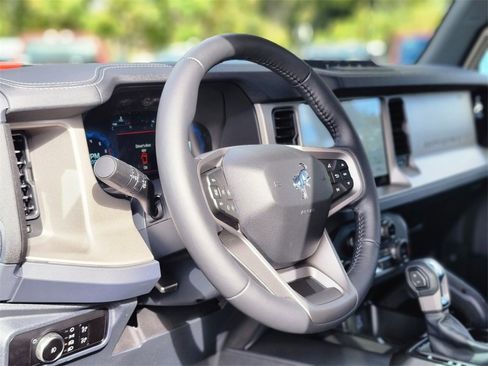 New 2025 Ford Bronco Outer Banks w/ Sasquatch Package image 18