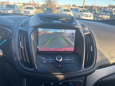Used 2017 Ford Escape SE w/ SE Leather Comfort Package FWD image 15