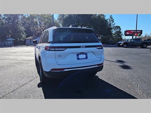 Used 2024 Jeep Grand Cherokee Laredo w/ Trailer Tow Package image 29