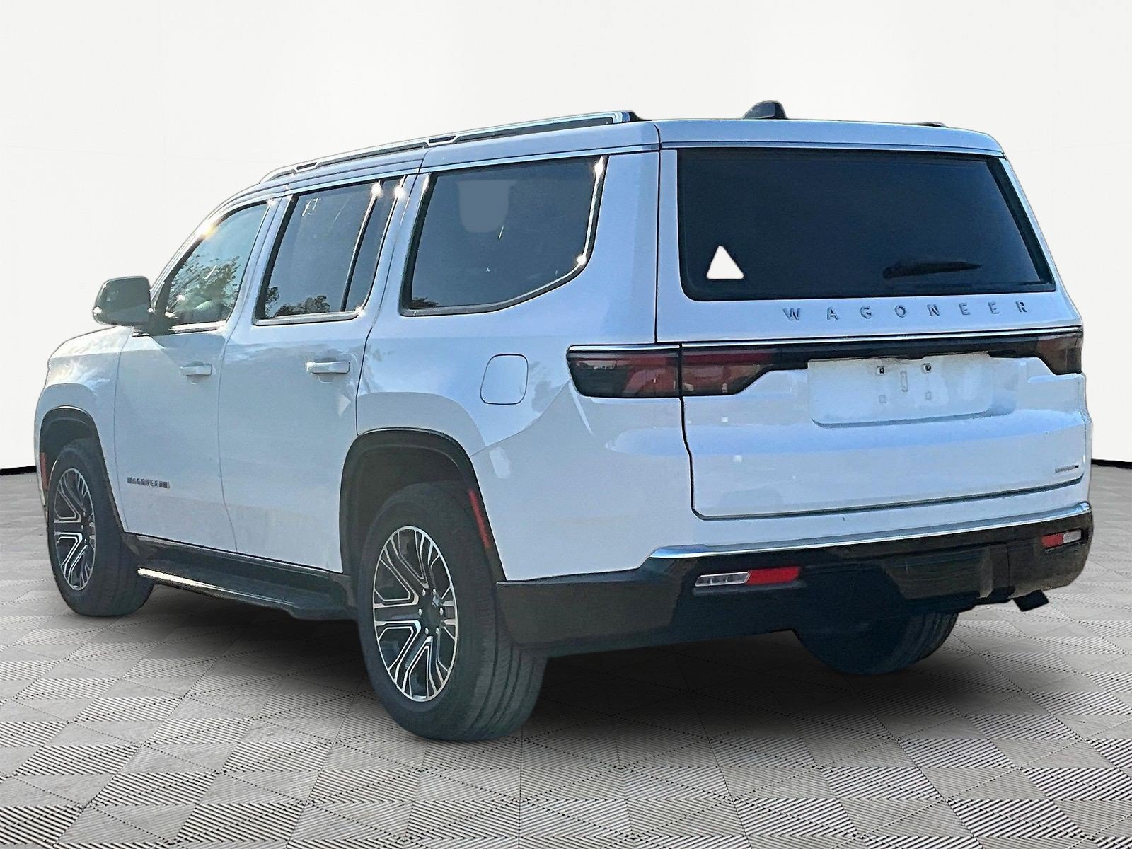 Used 2024 Jeep Wagoneer Series II AWD/4WD image 4