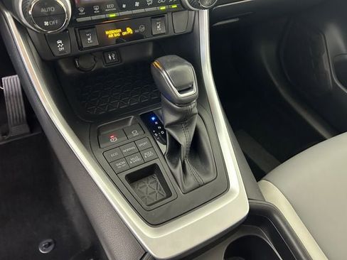 Used 2019 Toyota RAV4 XLE Premium w/ Cold Weather Package AWD/4WD image 20