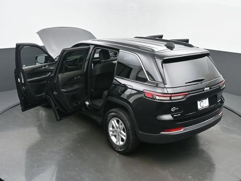 Used 2024 Jeep Grand Cherokee Laredo AWD/4WD image 64