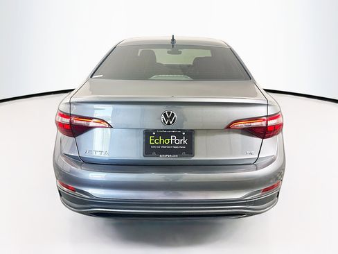 Used 2023 Volkswagen Jetta SE w/ Panoramic Sunroof Package image 7
