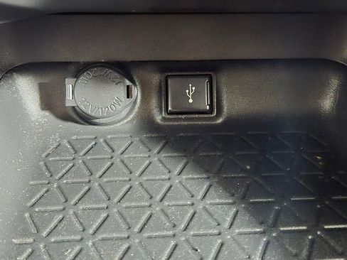 Used 2021 Toyota RAV4 XLE image 21