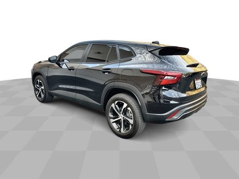 Used 2025 Chevrolet Trax RS w/ Sunroof Package FWD image 6