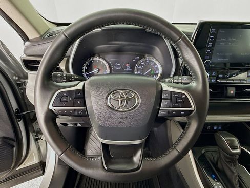 Certified 2022 Toyota Highlander XLE image 11