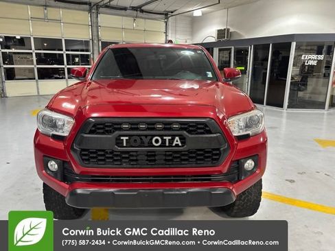 Used 2016 Toyota Tacoma TRD Off-Road w/ Premium & Technology Package AWD/4WD image 3