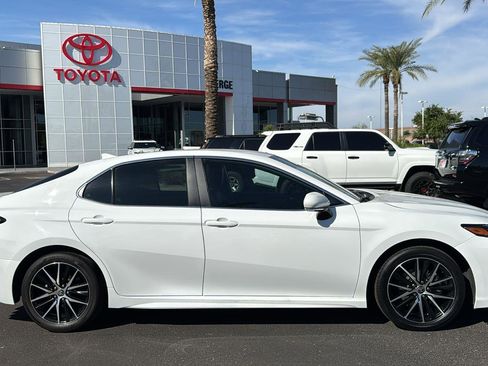 Used 2024 Toyota Camry SE image 8