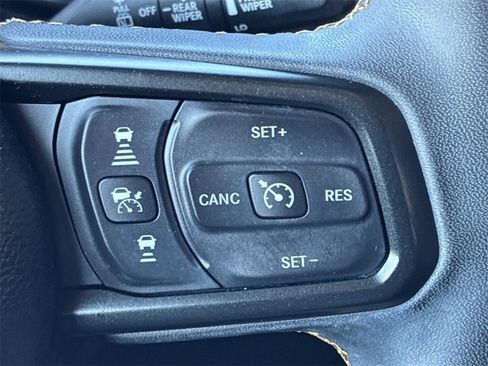 Used 2024 Jeep Wrangler Unlimited w/ Convenience Group image 24