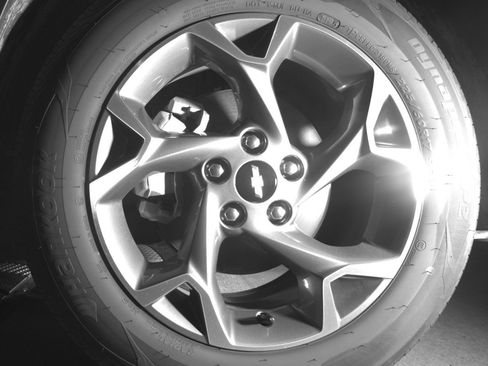 Used 2025 Chevrolet Trax LT FWD image 9