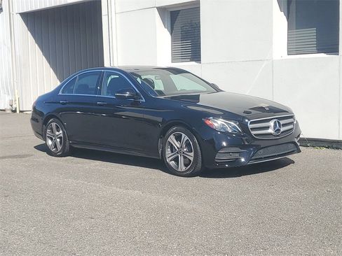 Used 2018 Mercedes-Benz E 300 4MATIC w/ Premium 1 Package image 4