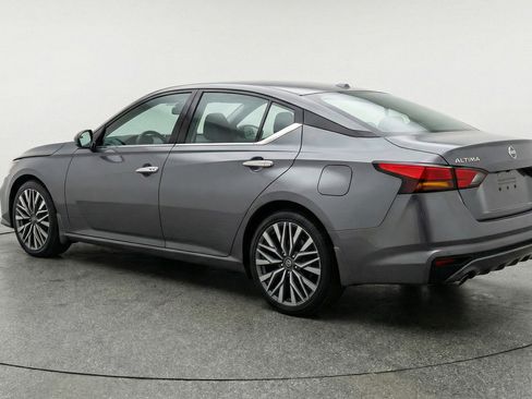Used 2025 Nissan Altima 2.5 SV image 6