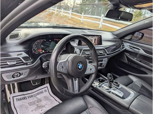 Used 2020 BMW 750i xDrive w/ Executive Package image 18