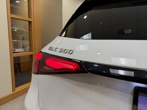 Used 2025 Mercedes-Benz GLC 300 image 6