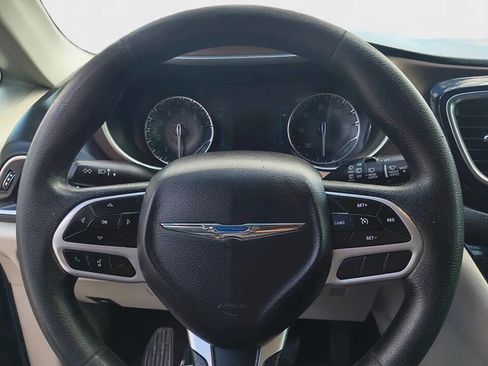 Used 2019 Chrysler Pacifica LX w/ Tire & Wheel Group image 9