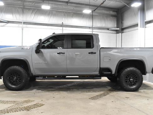 Used 2025 Chevrolet Silverado 2500 ZR2 w/ Technology Package image 24