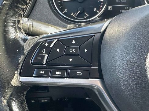 Used 2017 Nissan Rogue SV FWD image 32