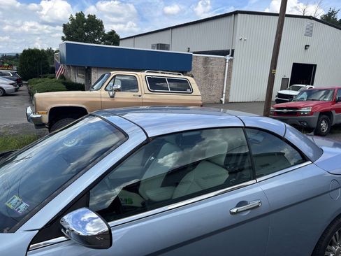 Used 2013 Chrysler 200 Limited image 2