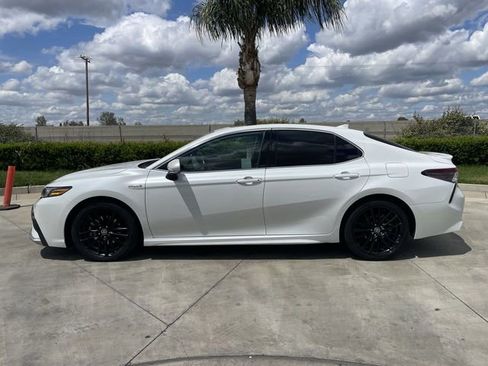 Used 2021 Toyota Camry XSE FWD image 5