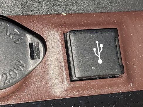 Used 2020 Toyota RAV4 Limited image 26