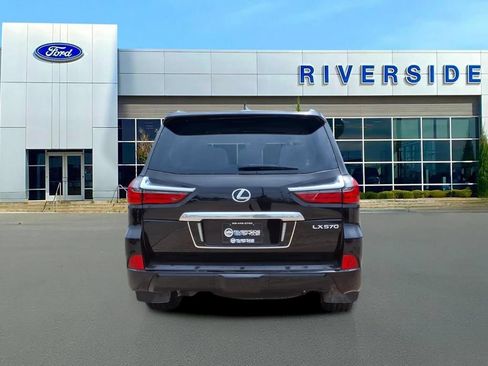 Used 2018 Lexus LX 570 4WD w/ Luxury Package image 6