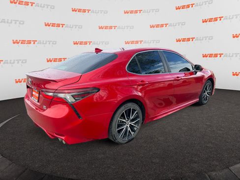 Used 2021 Toyota Camry SE w/ Cold Weather Package AWD/4WD image 5