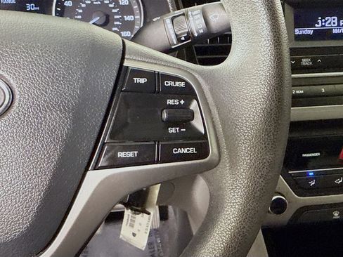 Used 2018 Hyundai Elantra SE image 15